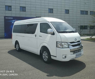 2.4L 82kw Kullanılmış Yolcu Otobüsü 15 Kişilik Antrenör 5 Hız Kılavuzu